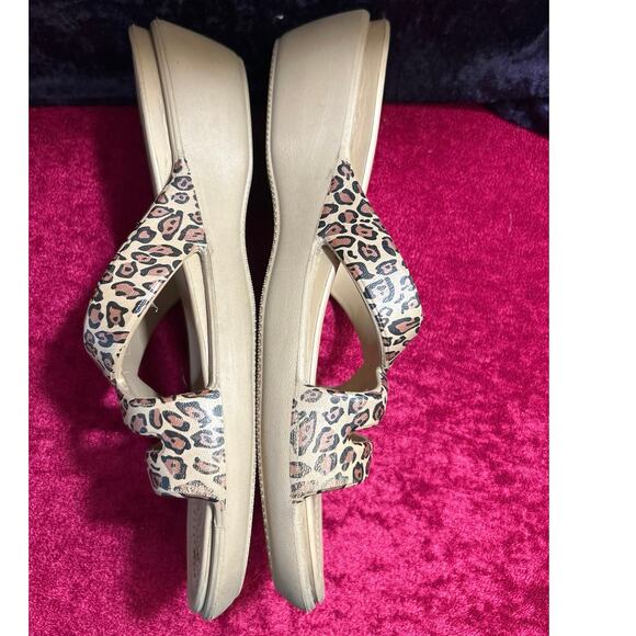 Crocs Women's Size 10Patricia Wedge Cheetah Sandals Slip-on Comfort - Picture 3 of 8